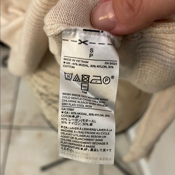 Banana Republic | NWT Women’s V Neck Cream Sweater Size Small - Picture 9 of 10